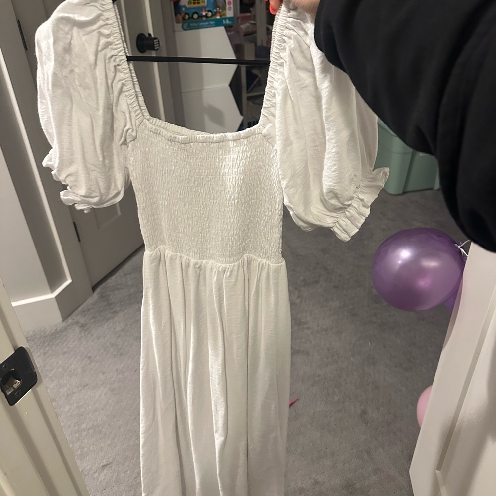 Chic Black Long Sleeve Dress with Elegant Silhouette